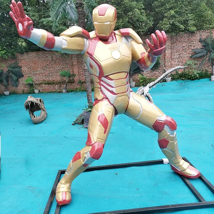 Supereroe iron man a grandezza naturale in materiale resistente in fibra di vetro