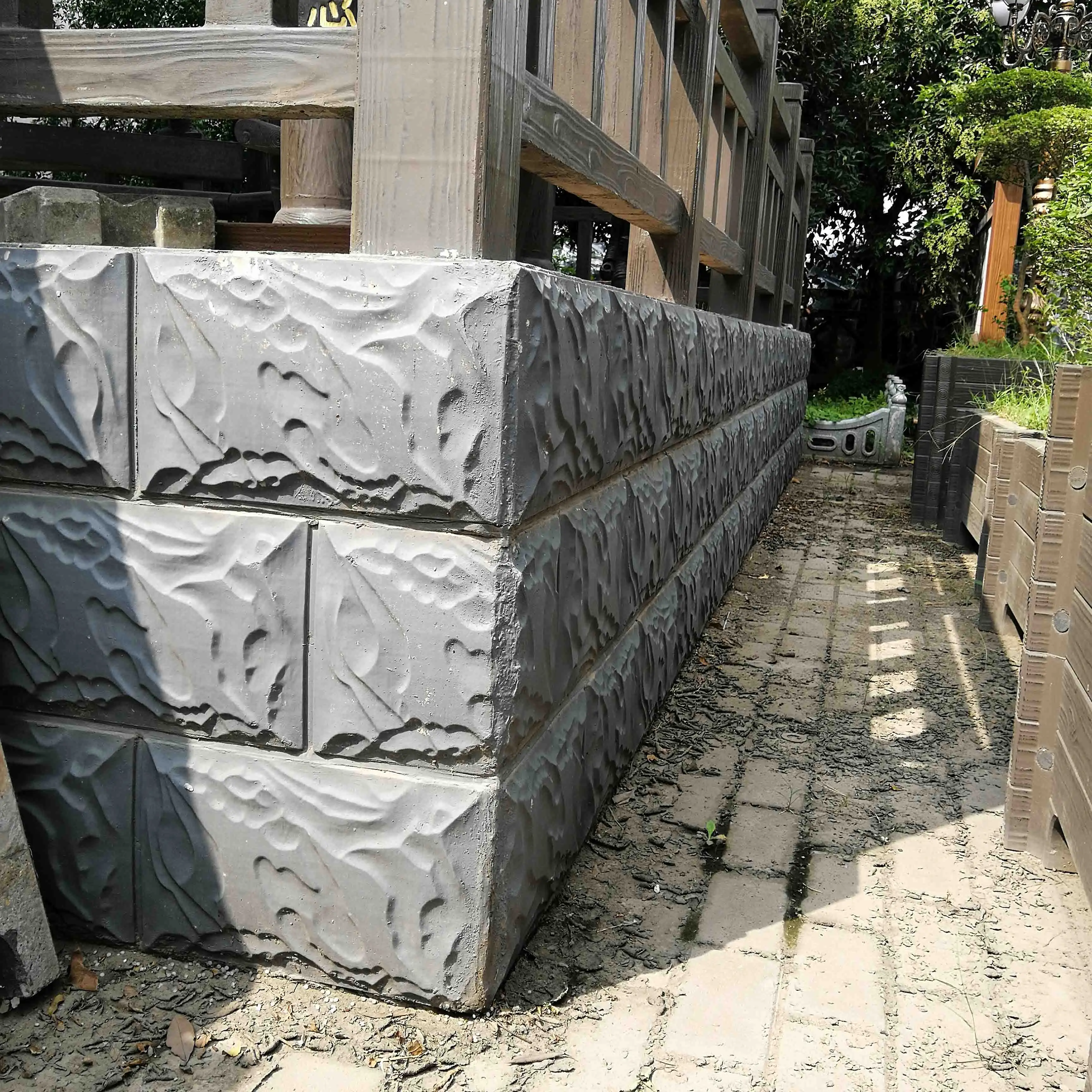 Dekorasyon beton istinat duvar taşı bahçe ürünleri temel plastik kalıp işlenmiş taş desen