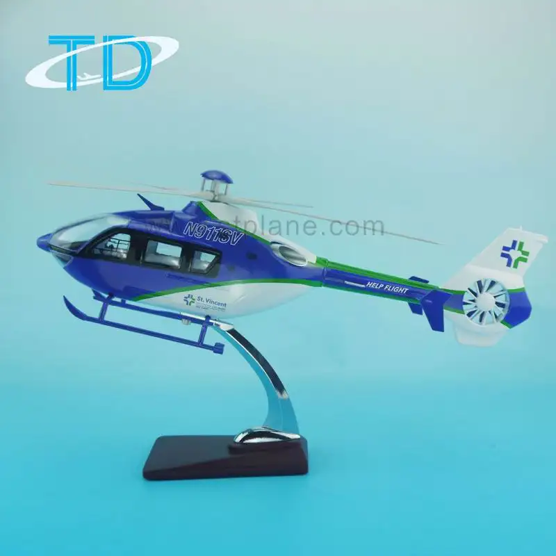Modelo de resina EC-135 1:24 42cm helicóptero de juguete