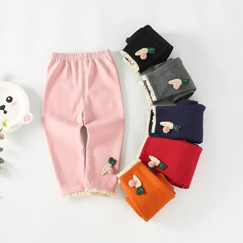 بنطلون جينز للأطفال من هاو بيبي النسخة الكورية لعام 2022 بلون صافي مزين برسوم كرتونية من قماش اللفت وجورب مخملي ملابس جينز جديدة للأطفال