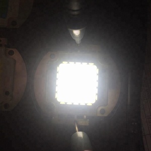 深圳超强超明亮桥梁 28-36 V 45mil 高功率 10 W 30 W 50 W 100 W LED 芯片