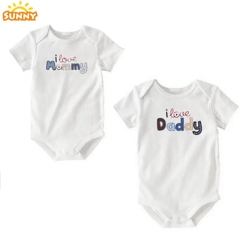 Nova Chegada Eu Amo O Papai Mamãe Bordado Romper Do Bebê Roupas 100% Algodão Mangas Curtas Bodysuit Infantil 2Pcs em um Pacote de Presente