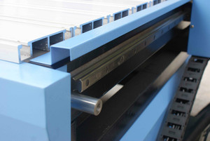 <span class=keywords><strong>Redsail</strong></span> 广告数控雕刻切割机 RS6090 与 1.5KW 水主轴