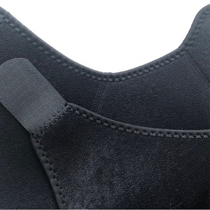 Penopang bahu medis Neoprene pria, produk keamanan kebugaran dengan bantalan latihan - Product Image 5