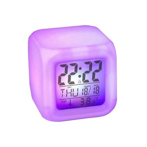 Beste geschenk <span class=keywords><strong>Cube</strong></span> 7 farbwechsel nachtlicht kalender digitale reise wecker mit temperatur display