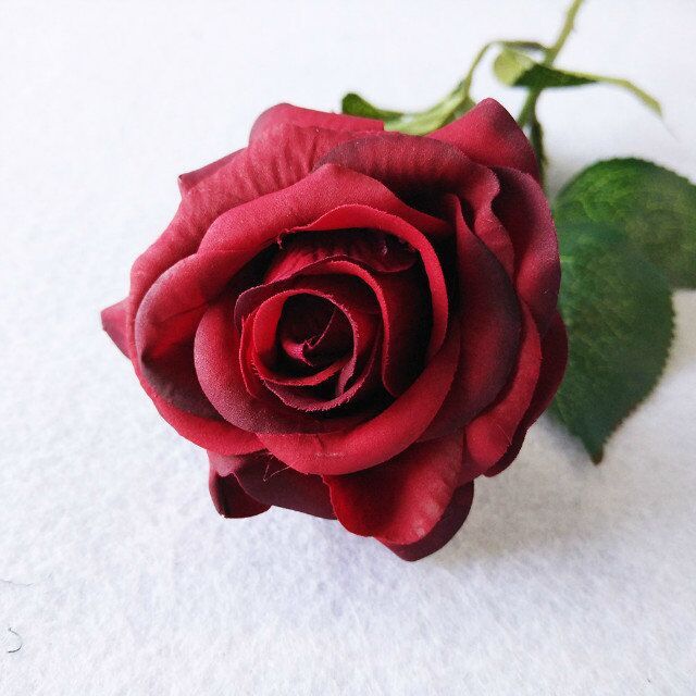 rojo oscuro