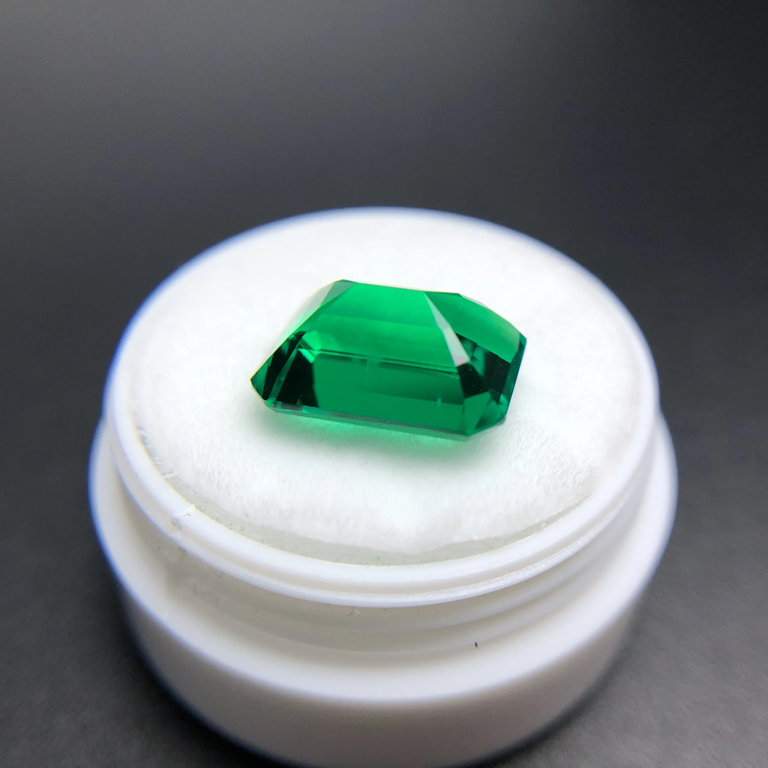 100% ธรรมชาติสีเขียว Lab-ปลูกหินมรกต0.1ct- 1ct- 3ct เต็มรูปแบบของสินค้าคงคลังในแต่ละตัด