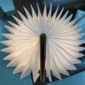 <span class=keywords><strong>Lumio</strong></span> <span class=keywords><strong>LED</strong></span>书灯创意书籍造型木纹夜灯可爱台灯礼品