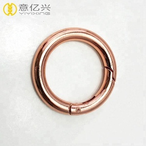 メタルスプリングCarabiner OリングローズゴールドスモールスプリングフックキーリングメタルゴールドオーバルスプリングオープンゲートOリング