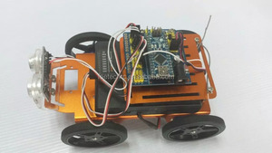 Fai da te bluetooth <span class=keywords><strong>Arduino</strong></span> <span class=keywords><strong>robot</strong></span> kit <span class=keywords><strong>robot</strong></span> programmabili serbatoio/auto per la robotica principiante