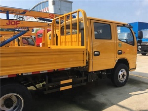 Незакрытая автоматическая загрузка и разгрузка грузового фургона с самосвалом