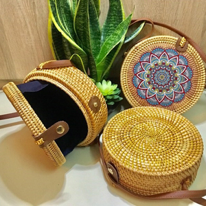 Embroidery Pattern Rattan Hobo Bag Lady-Style Handled Beach Bag with Linen Lining and <strong>Single</strong> Strap Round Straw Design