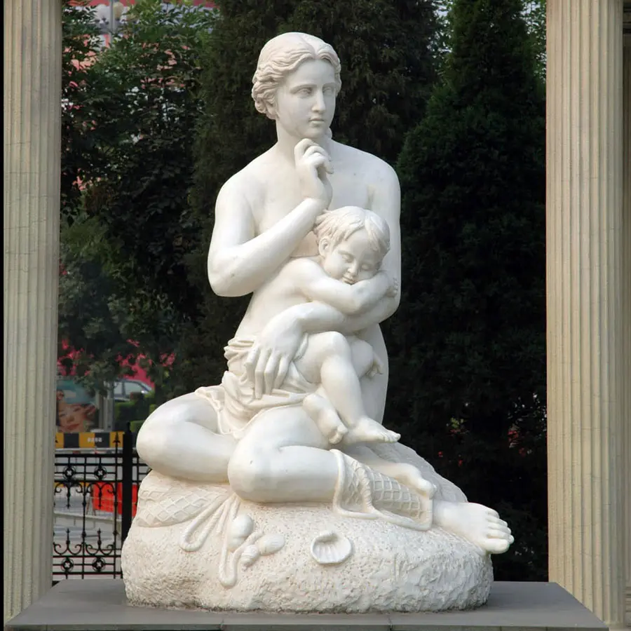 Aangepaste levensgrote natual steen marmer zitten vrouwen figuur standbeeld met kinderen voor park outdoor decoratie