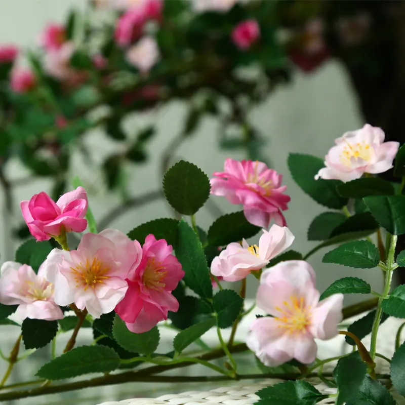 Il campione libero rosso della decorazione di rosa semi di fiori fiore artificiale ghirlanda di fiori artificiali decorazione