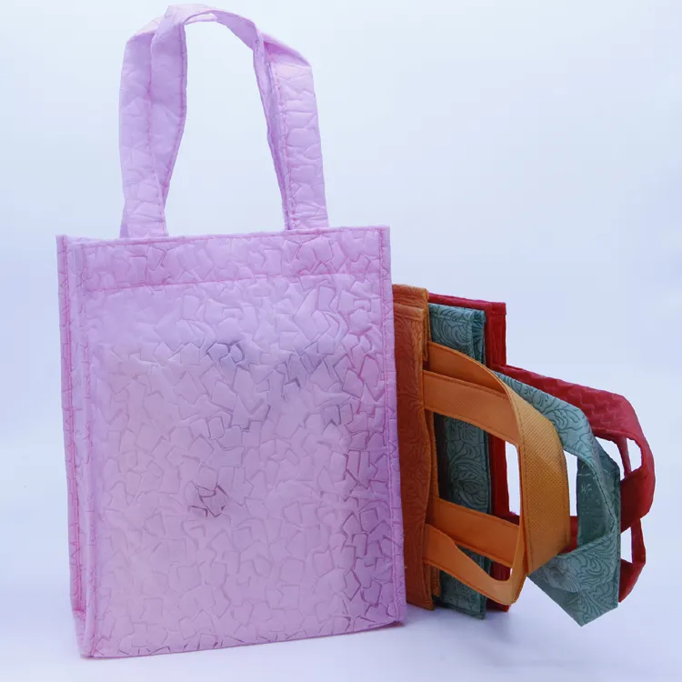 حقيبة غير منسوجة قابلة لإعادة الاستخدام وقابلة للطي مخصصة حقيبة غير منسوجة معدنية مصنفرة للقمصان والملابس والفساتين حقائب للتسوق قابلة لإعادة الاستخدام