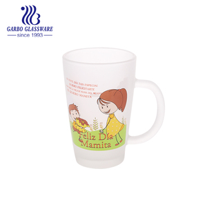 Toptan yüksek kaliteli cam <span class=keywords><strong>13oz</strong></span> içecek bardağı kupa çıkartma cam kulplu fincan baskı ayaz cam kupa