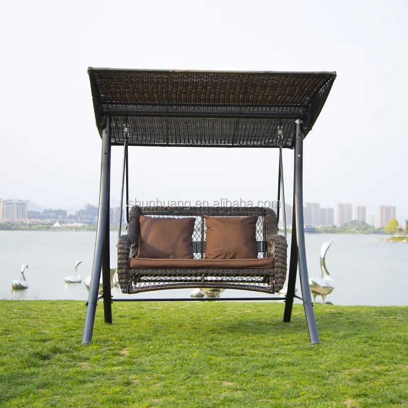 Nova chegada de metal cadeira de balanço de vime pendurada 2 móveis almofada do assento para adulto com dossel ao ar livre