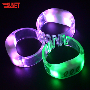 SUNJET B28 Nuovo Prodotto Più Funzione RGB Personalizzato Programmabile A Distanza Controllata Led Lampeggiante Braccialetto In Silicone Luce Up Wristband - Product Image 2