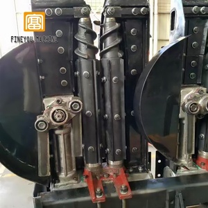 収穫機を組み合わせてトウモロコシ狩りヘッダーを使用