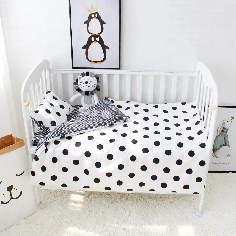Özel siyah beyaz noktalar % 100% pamuklu bebek gece uyku yatak 3 parça Set bebek beşik yorgan yastık örtüsü