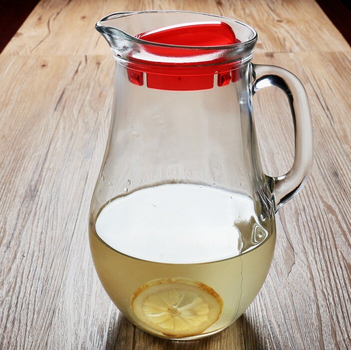 High quality 1.3L glass Jug & glass Pitcher with plastic lid Glass drinking jug