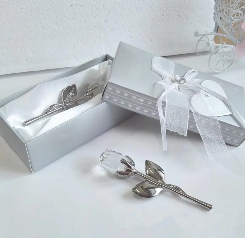 Eleganti regali di souvenir di nozze di rose di cristallo per gli ospiti