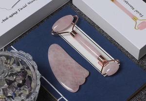 顔、目、首のためのナチュラルジェイドフェイシャルローラーとグアシャマッサージツール。肌、ボディマッサージ、アンチエイジング肌が痩身を若返らせます