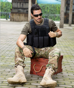 1000D ไนล่อนกลางแจ้งพลัสสะเทินน้ำสะเทินบก Molle ระบบปรับยุทธวิธีเสื้อกั๊กด้วยถุง
