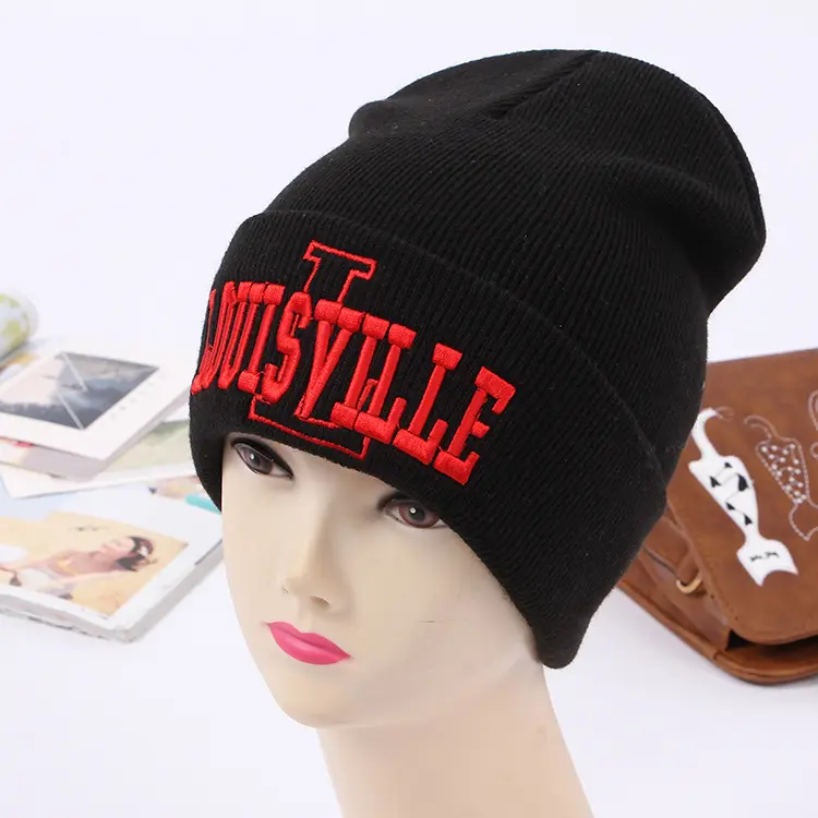 Vendita calda 100% acrilico cappelli invernali qualità personalizzata Premium cotone organico ricamo disegni uncinetto lavorato a maglia Pom Beanie donna cappello