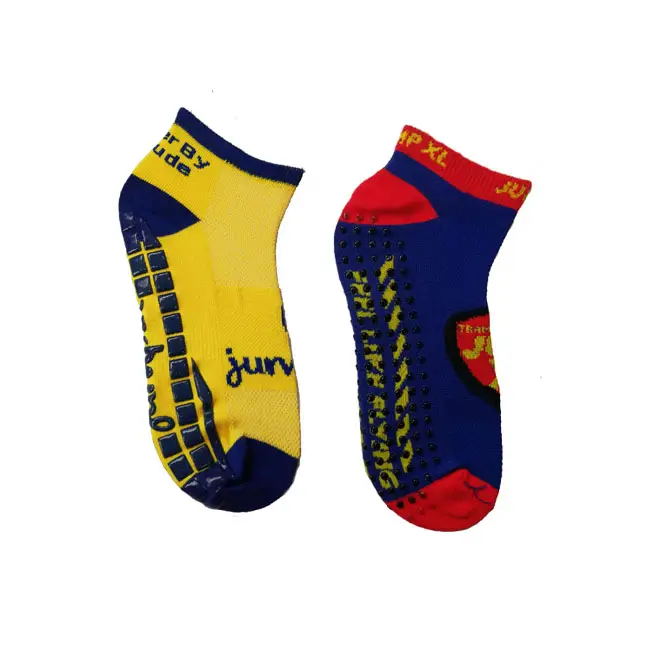 Chaussettes de saut pour enfants personnalisées Chaussettes antidérapantes en coton et polyester pour trampoline avec logo personnalisé Pantoufles antidérapantes de haute qualité