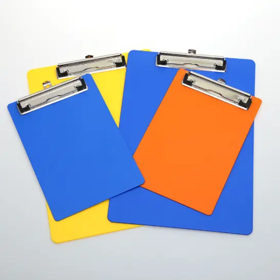 A4 फ़ाइल फ़ोल्डर नोट पैमाने के साथ बोर्ड क्लिप a4 प्लास्टिक बोर्ड दबाना