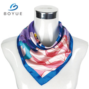Üretim yüksek kalite çin toptan tasarımcı 50x50 küçük özel dijital baskılı kafa bandana saten ipek eşarp kadın