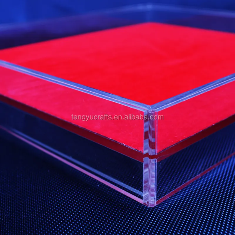 Kunden spezifische transparente Plexiglas Lucite klare Acryl Schmucks cha tulle mit roten Flusen