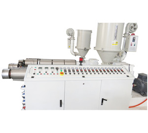 青岛著名双壁波纹管制造机<span class=keywords><strong>HDPE</strong></span>/PE污水管道设备，核心部件螺杆和轴承