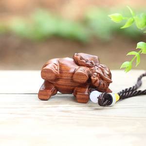 クリエイティブな手仕事の記事細かく刻まれた鮮やかな木の象の手工芸品 - Product Image 4