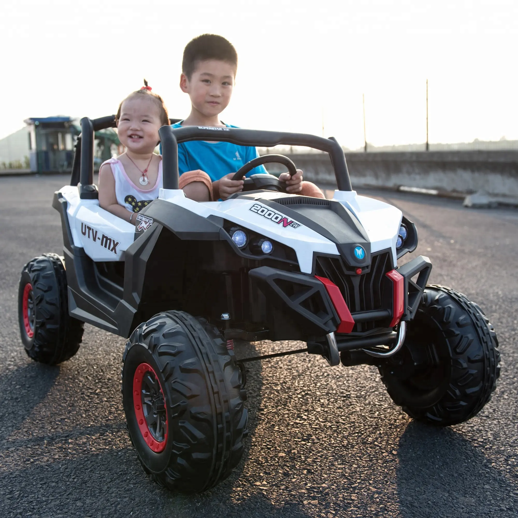 Vendita calda a buon mercato ride on car 4WD bambini elettrico giocattolo auto per bambini grandi di guidare 2 posti 24 volt UTV