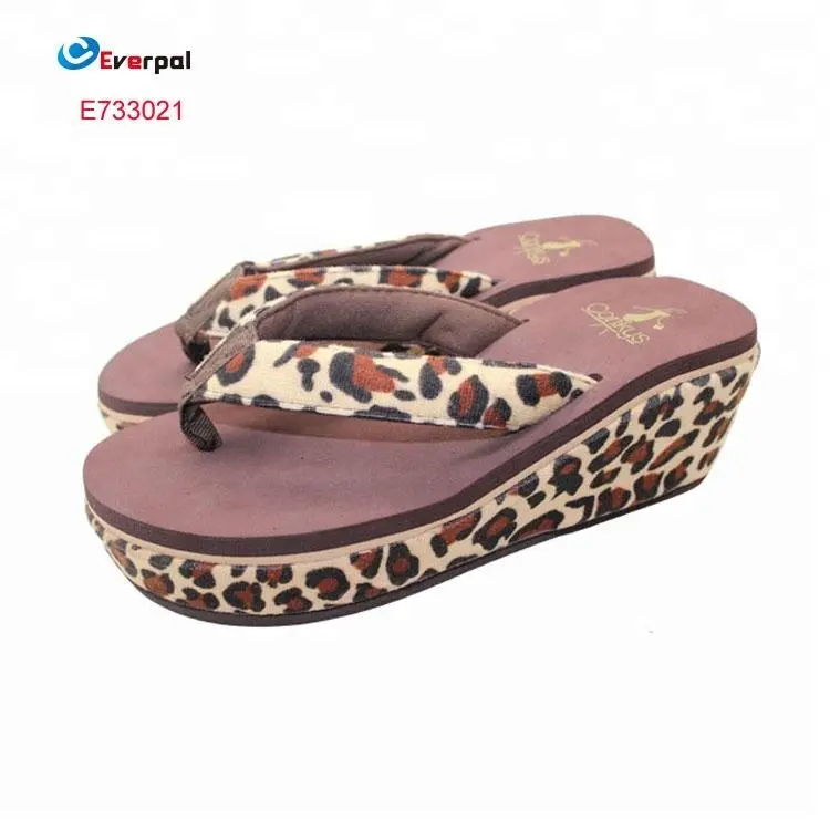 Chanclas de plataforma con estampado de leopardo para mujer