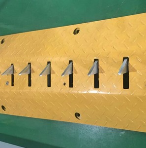 Metal tek yönlü hız yumru Spike lastik delinme otoyol lastiği katil bariyer