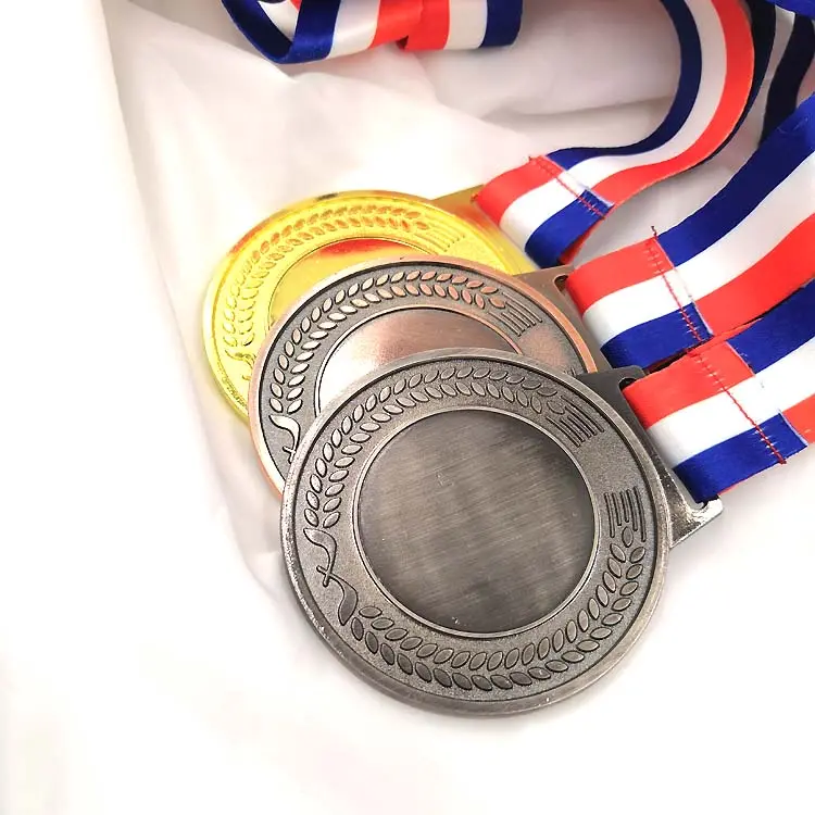 Médaille vierge en métal souvenir de carnaval de conception supérieure avec ruban où acheter des médailles bon marché