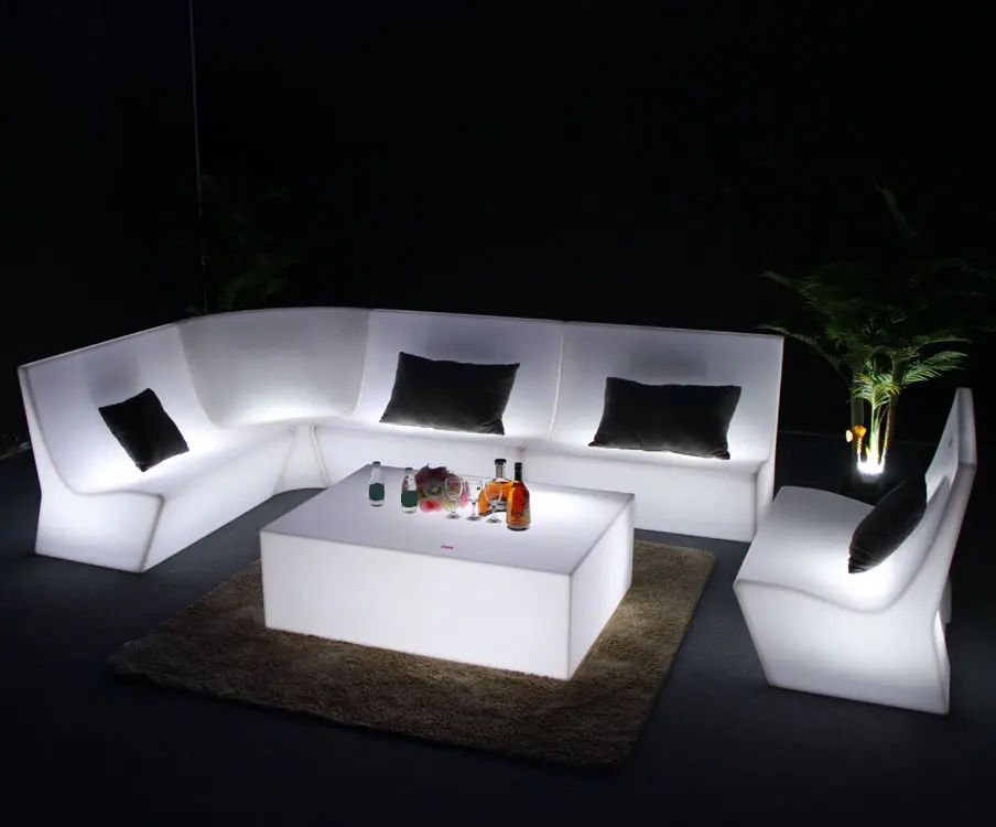 Set di divani da giardino componibili in plastica con luci luminose per esterni Set di divani da giardino componibili impermeabili in plastica per esterni Set divano a LED