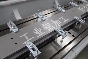 带旋转工作台的铝型材3轴数控加工中心 - Product Image 2