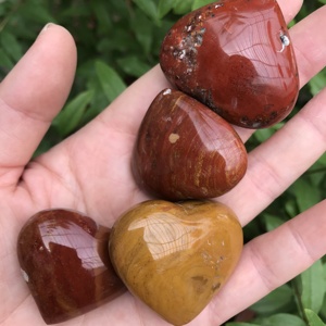 Wholesale Natural Red Wood <strong>Jade</strong> fossil Natural <strong>Rock</strong> Carved Petrified Wood jasper Quartz Red jasper Heart