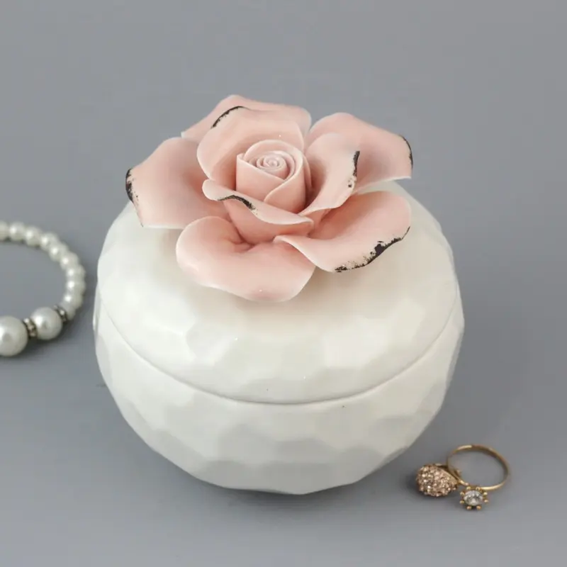 Caixa de presente de cerâmica engraçada com flores de rosa