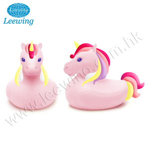 Fabrika fiyat özel Logo renkli gıcırtılı banyo oyuncak Unicorn lastik ördek