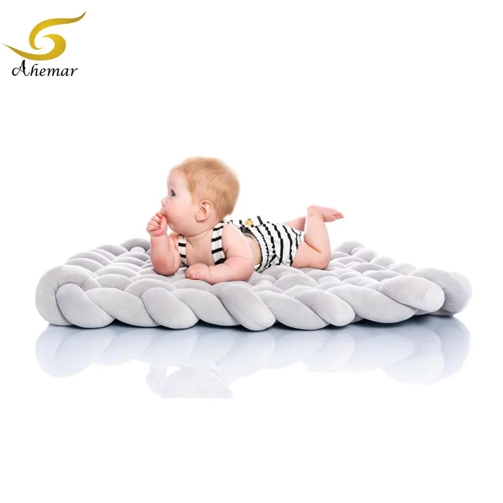Tapis en peluche avec nœud papillon pour bébé, décoration carrée en coton doux, oreiller de sol, tapis d'activités pour nourrissons en bas âge