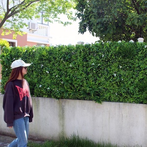 Parete verde del giardino sintetico resistente UV ad alte prestazioni per schermo di recinzione superiore-durevole, realistico e facile da installare