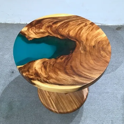 Hermosa madera de grano de madera maciza de nogal con resina epoxi azul mesa de centro redonda de Río