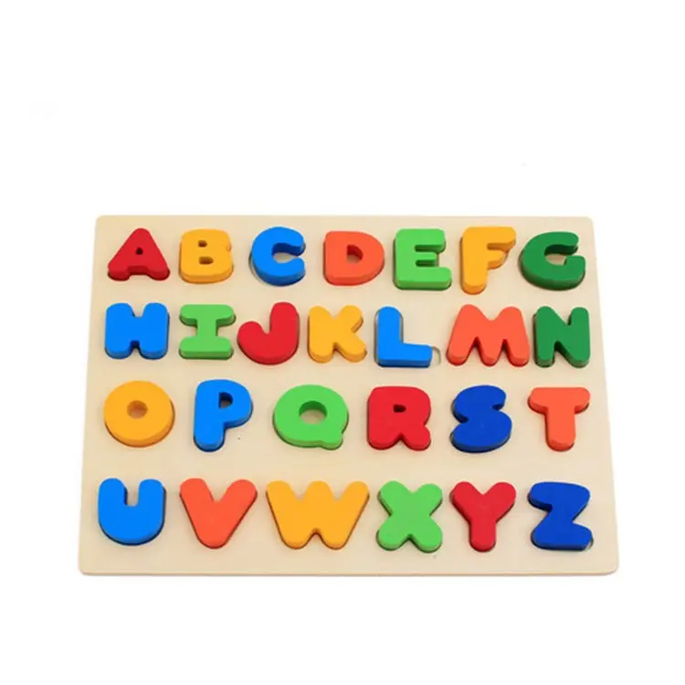 Puzzle educativo con lettere e numeri in legno con alfabeto carino