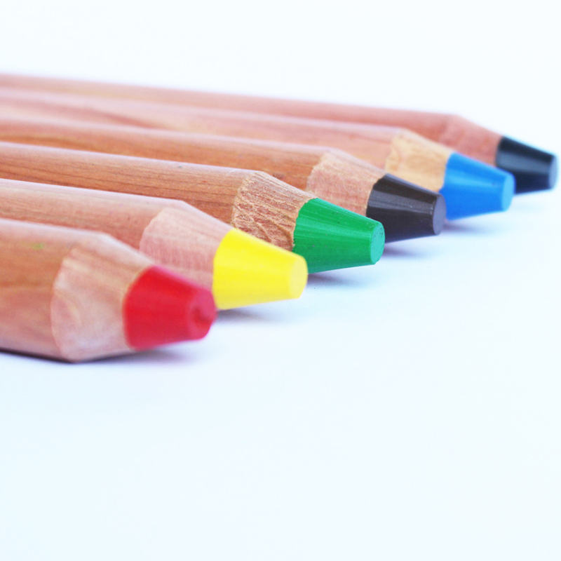 4 couleurs (rouge, jaune, bleu, vert)