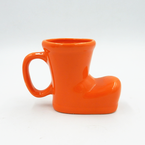 不同颜色和设计的圣诞陶瓷靴子马克杯 - Product Image 3
